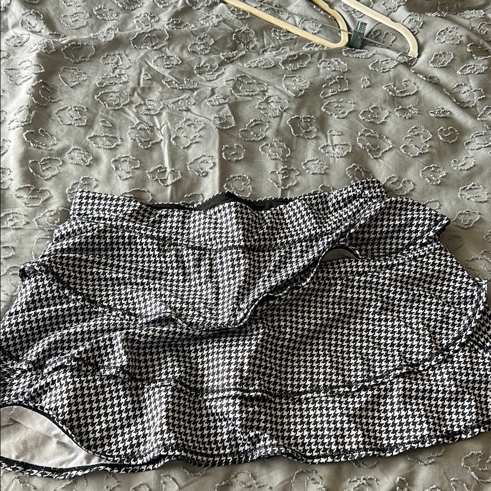 Stylish Black and White Houndstooth Skirt